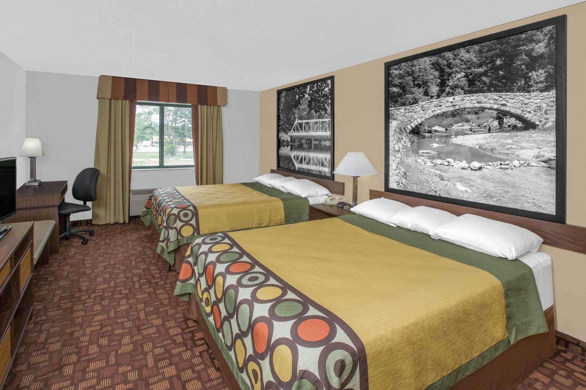 Super 8 By Wyndham Three Rivers Eksteriør billede